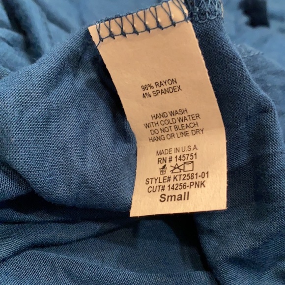 FANTASTIC Fawn Sz S Short Sleeve Top Blouse V Neck, Faux Buttons, Tie Knot Blue - Picture 10 of 11